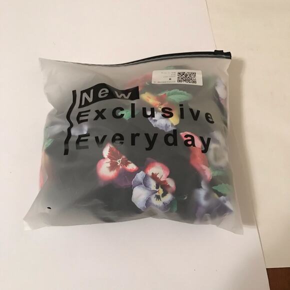 Spaghetti Strap Pansy Print Swimwear Top - Picture 10 of 10